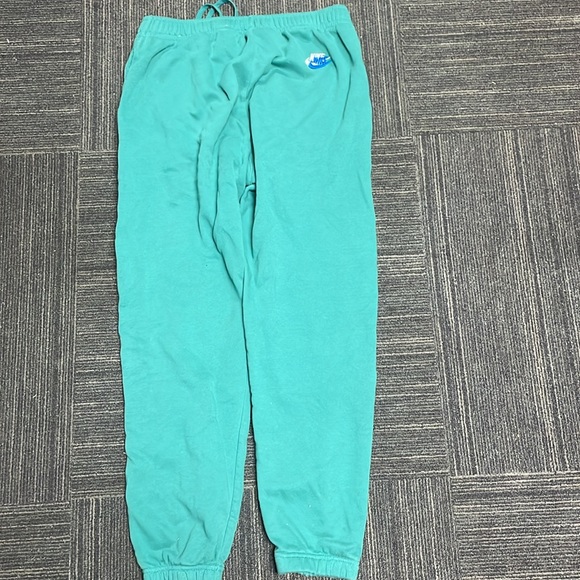 Mens green Nike club fleece brushed joggers - Picture 2 of 3